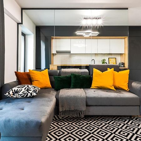 Sandra - Park-View Apt With Balcony & Parking บูคาเรสต์ ภายนอก รูปภาพ