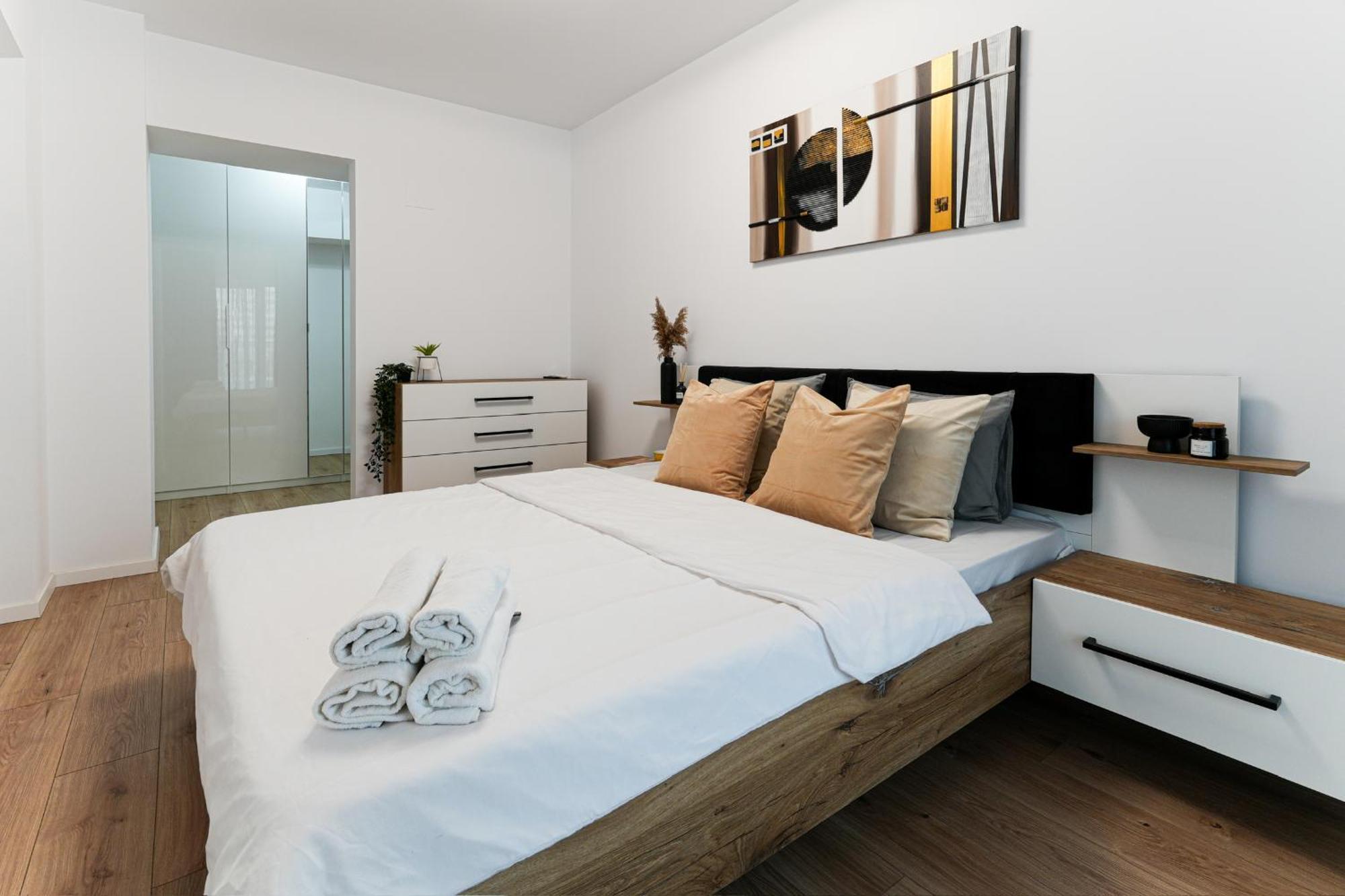Sandra - Park-View Apt With Balcony & Parking บูคาเรสต์ ภายนอก รูปภาพ