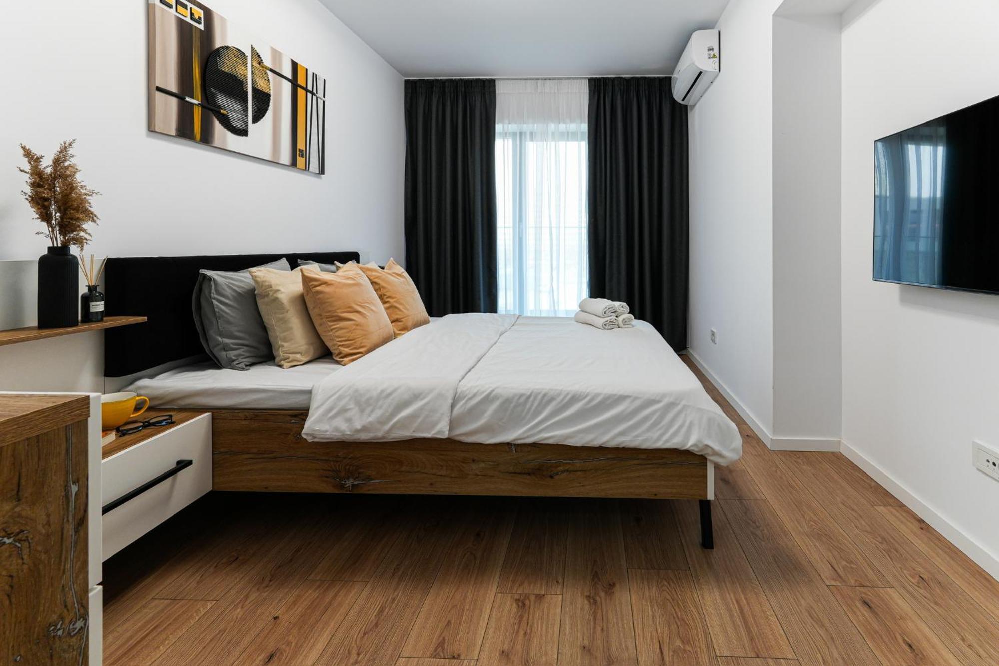 Sandra - Park-View Apt With Balcony & Parking บูคาเรสต์ ภายนอก รูปภาพ