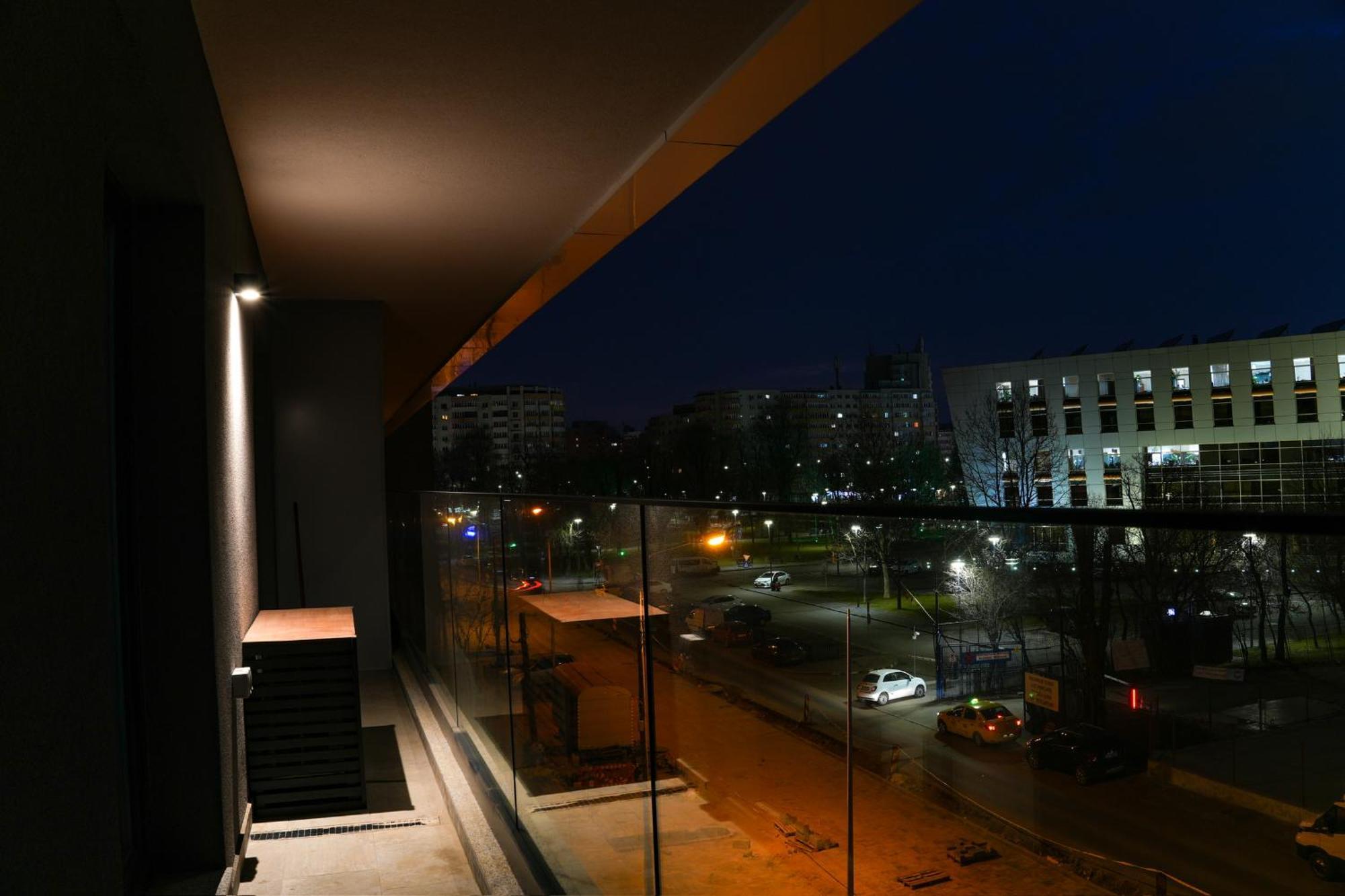Sandra - Park-View Apt With Balcony & Parking บูคาเรสต์ ภายนอก รูปภาพ