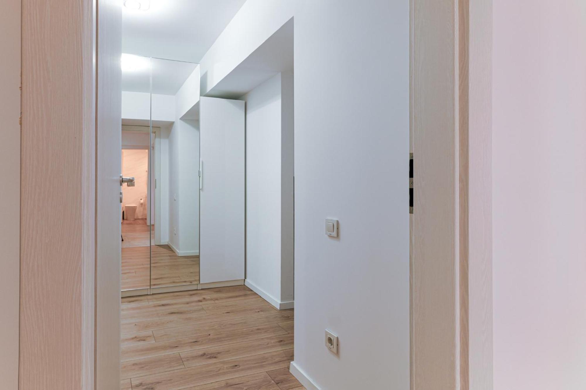 Sandra - Park-View Apt With Balcony & Parking บูคาเรสต์ ภายนอก รูปภาพ